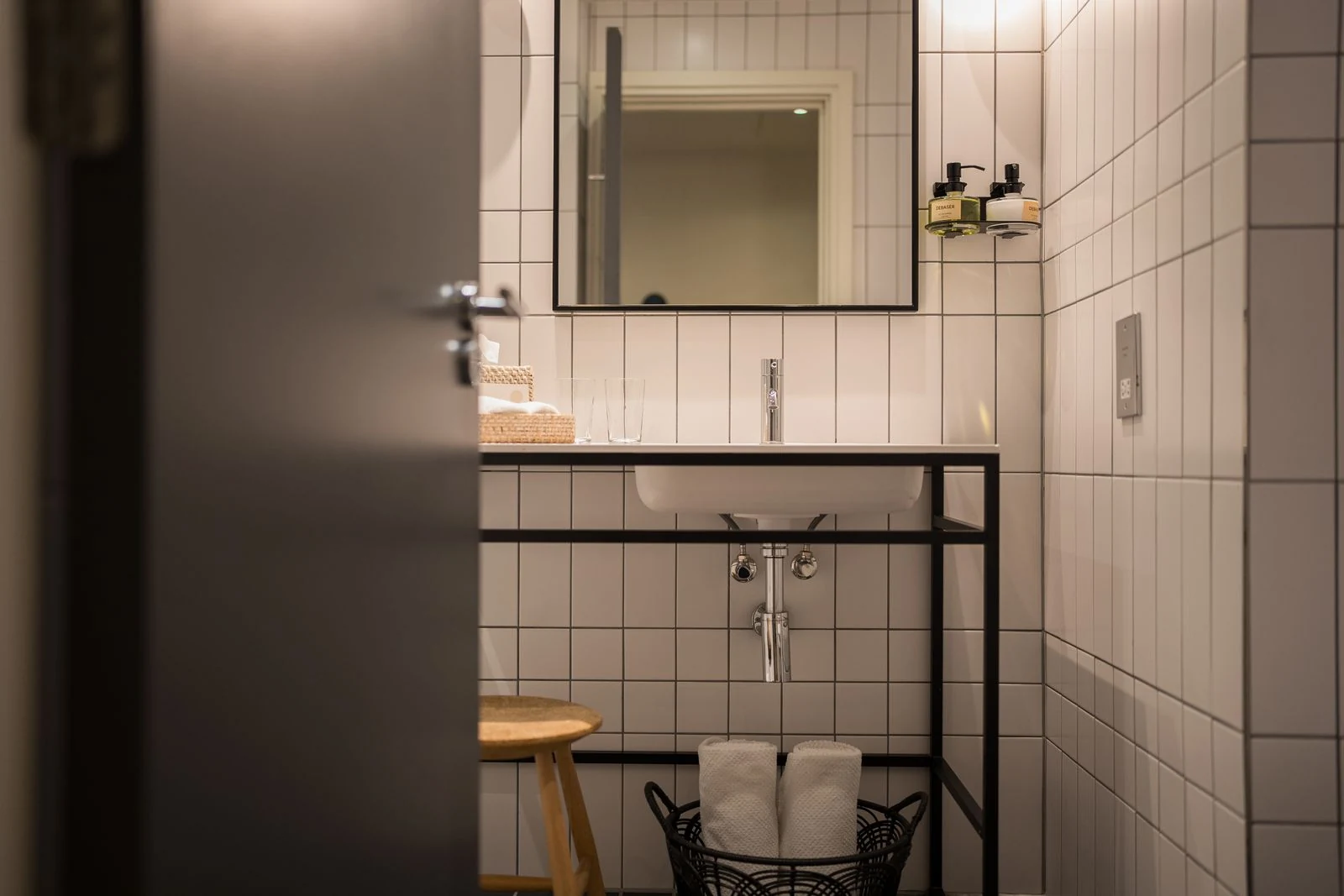 Bathroom layout and fittings
