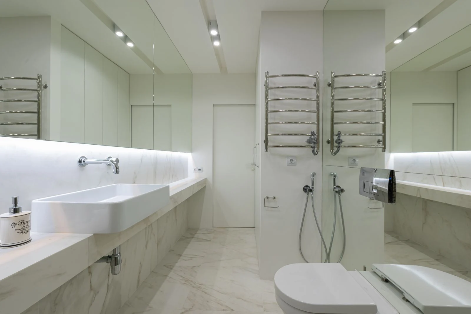 Bathroom layout and fittings