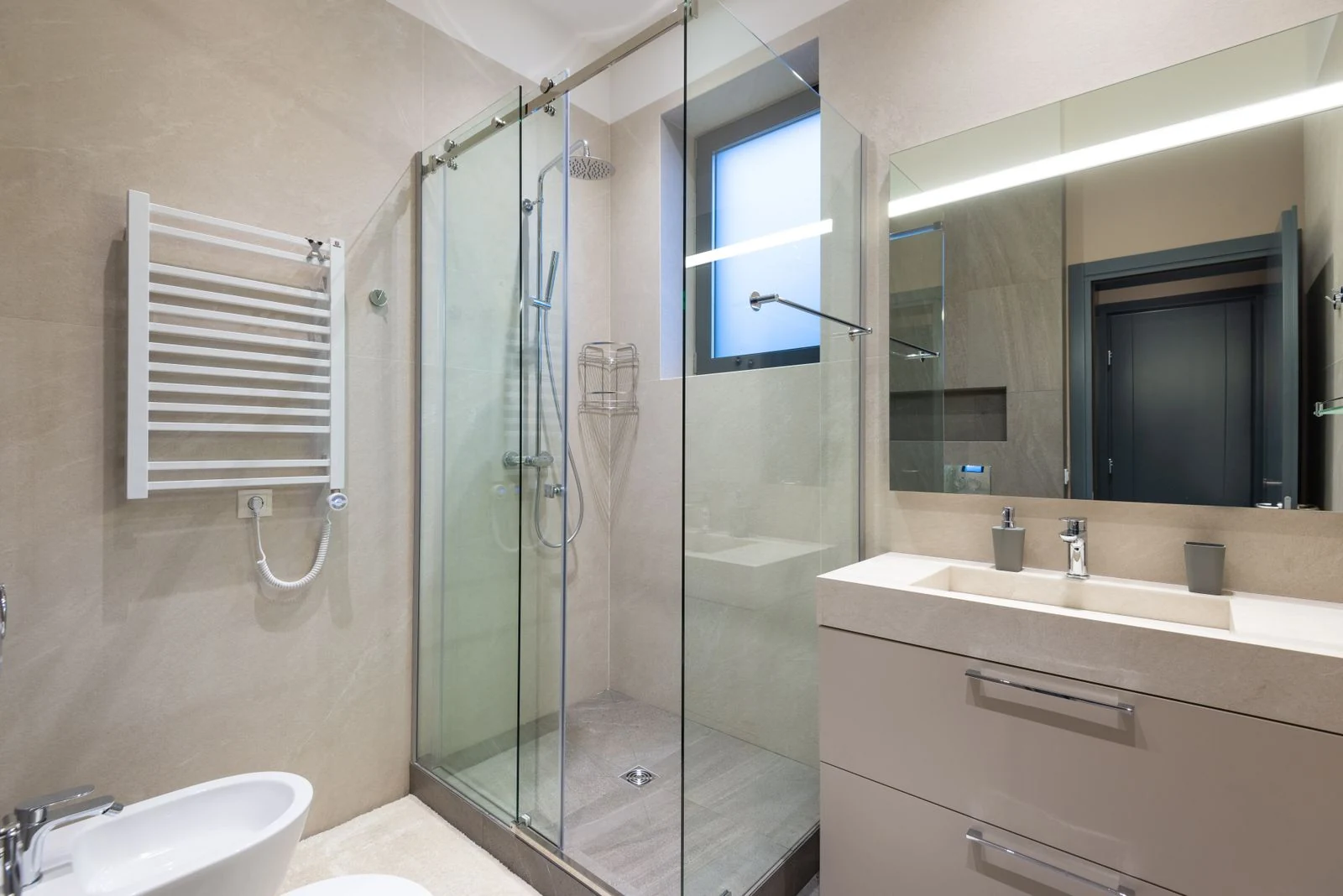 Bathroom layout and fittings