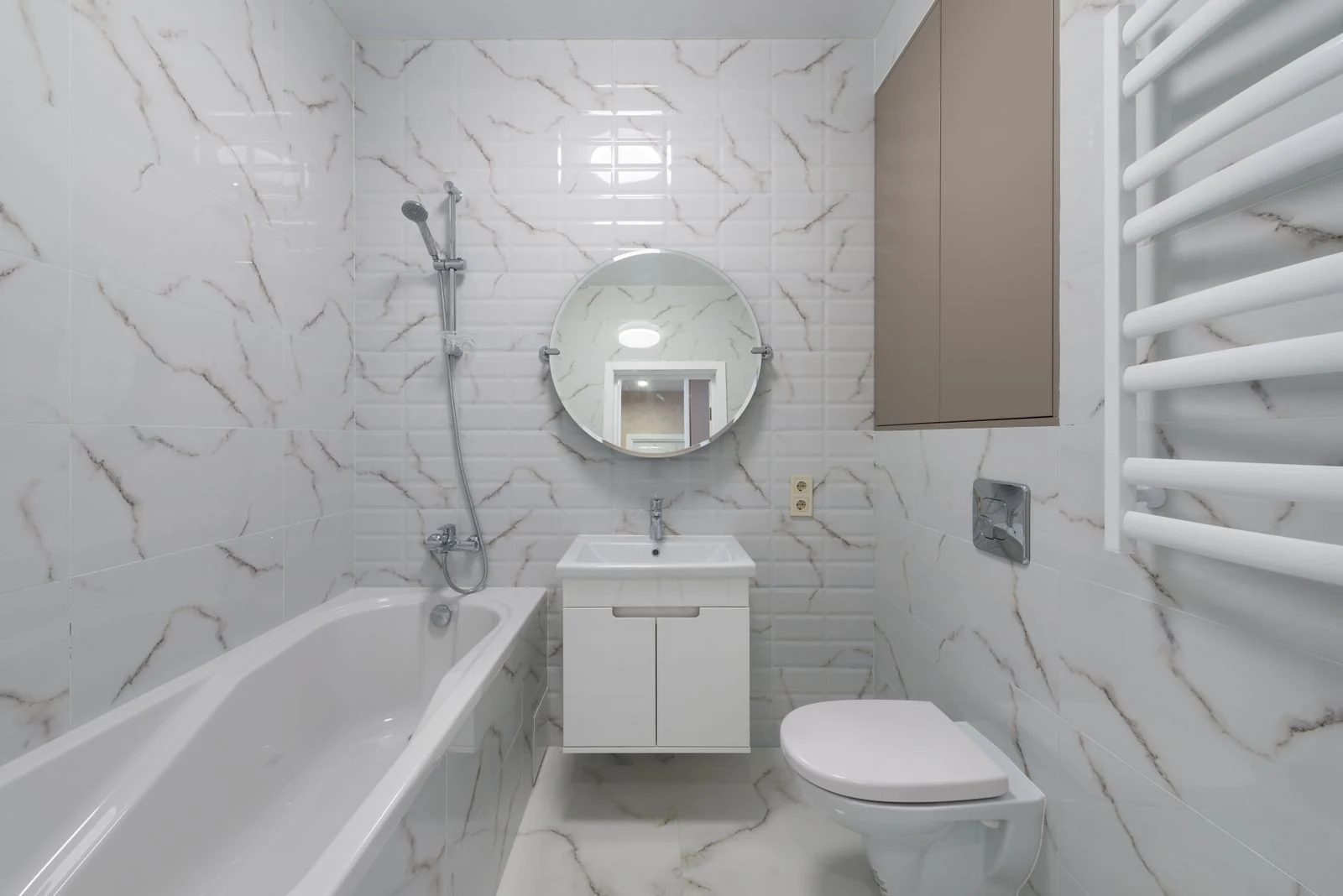 Bathroom layout and fittings